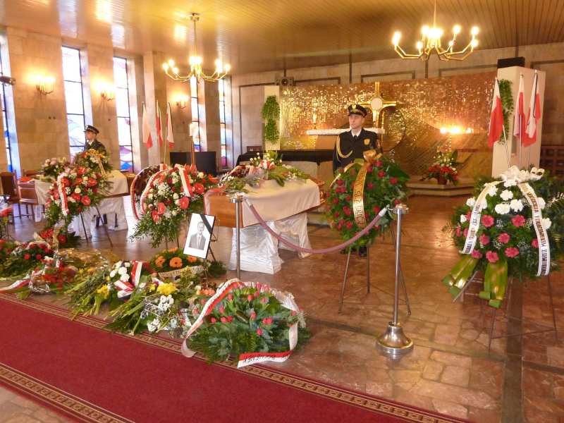 P100000000000000000000000386 P100000000000000000000000386